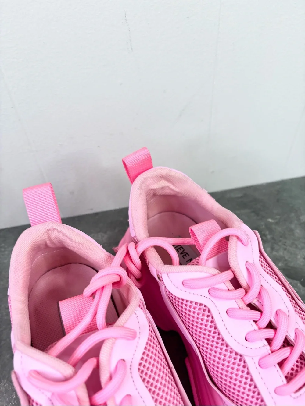 Steve Madden possession hot pink chunky trendy sneakers size 7.5 new